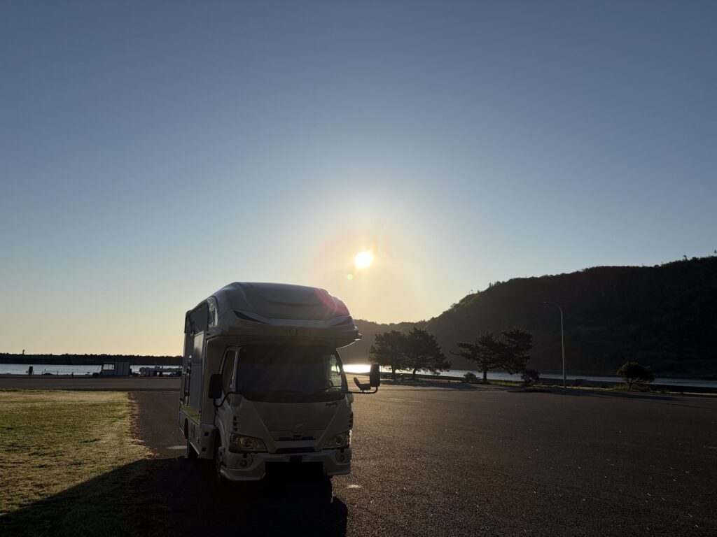 雲ひとつない隠岐の島の朝の風景