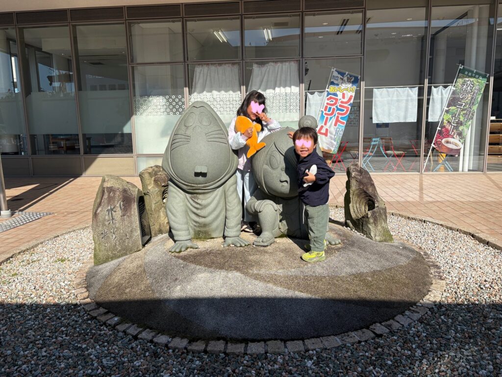 フェリーターミナルのゲゲゲの鬼太郎のキャラクター