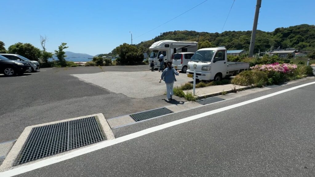 にしわき鮮魚店向かいの駐車スペース
