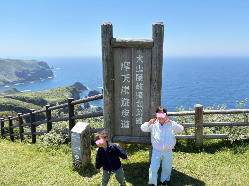 摩天崖の放牧地で近づいてきた牛