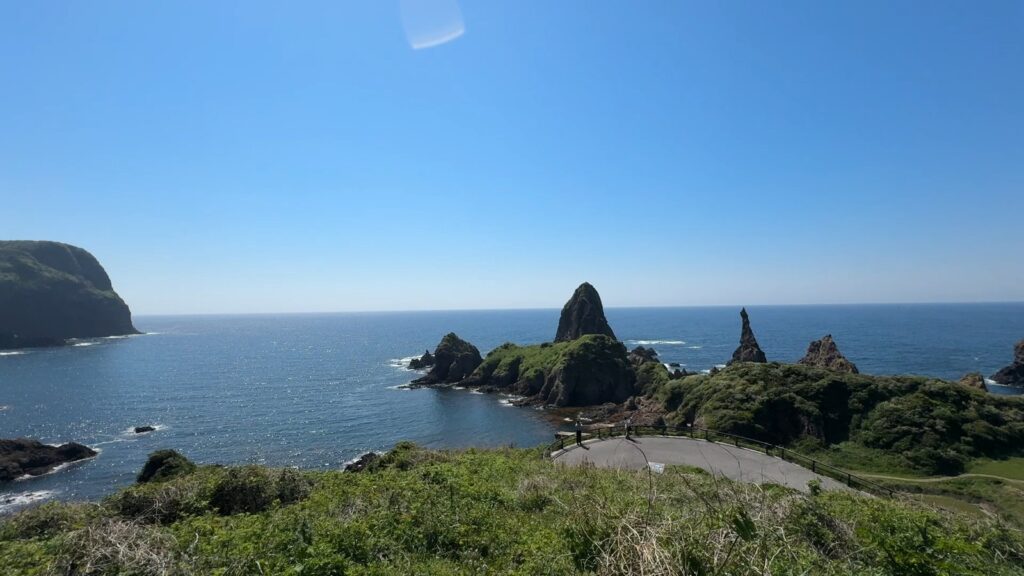 上から眺めた通天橋の岩のアーチ