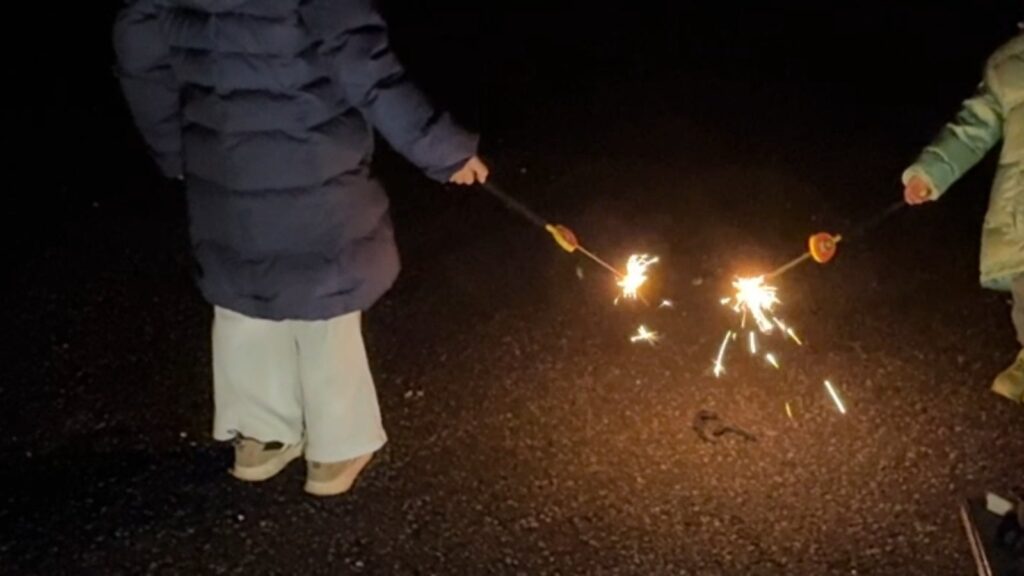 耳浦キャンプ場での手持ち花火