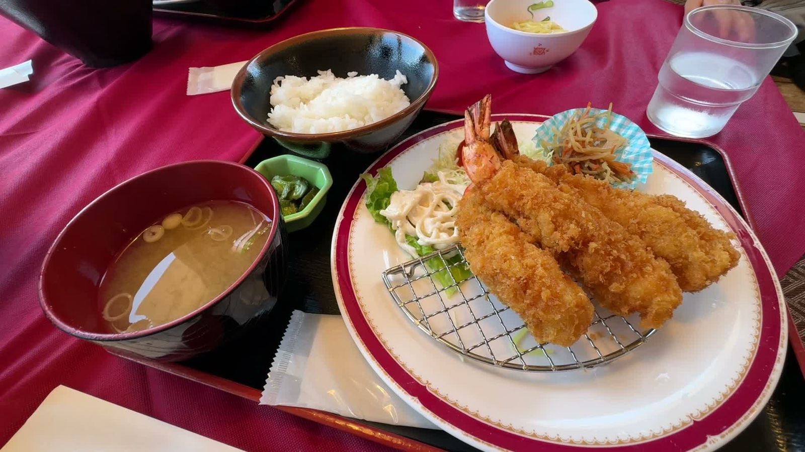 レストラン・コンセーユの大ぶりエビフライ定食
