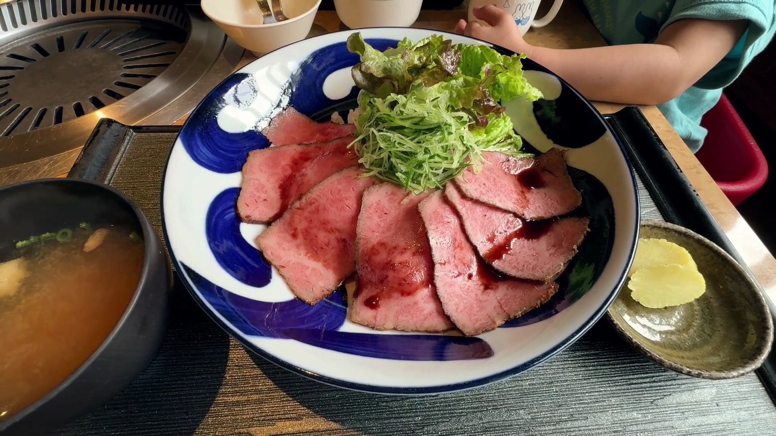 島生まれ島育ち隠岐牛店の隠岐牛ローストビーフ丼