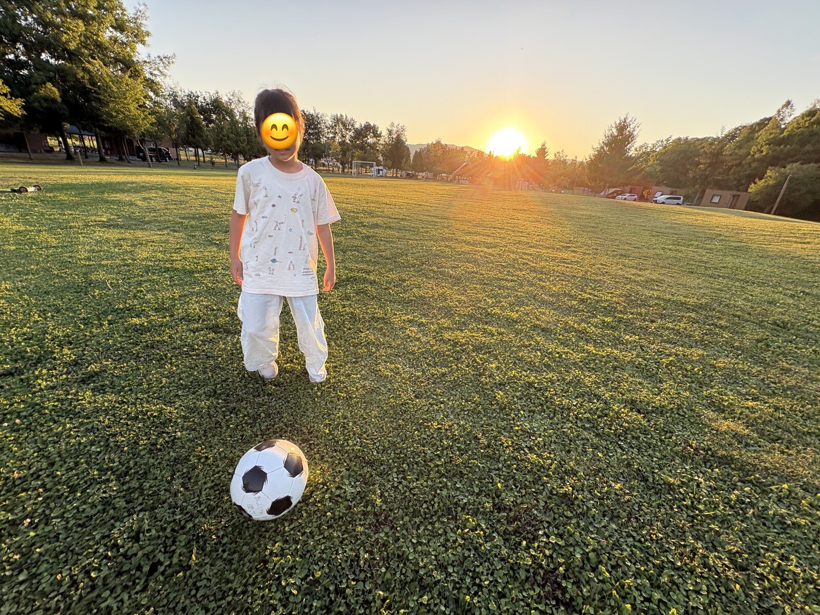夕日とサッカーボール