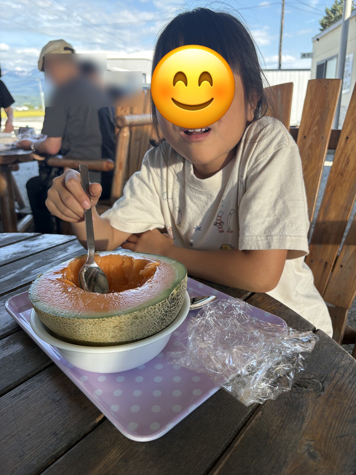 メロンがおいしくて笑顔