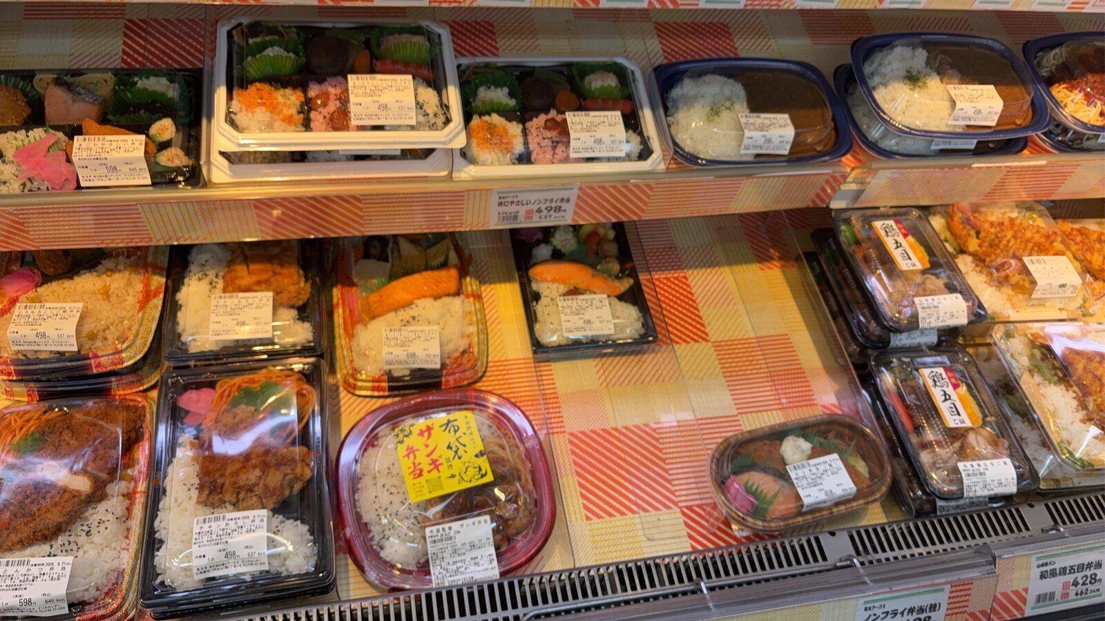 スーパーのお弁当コーナー