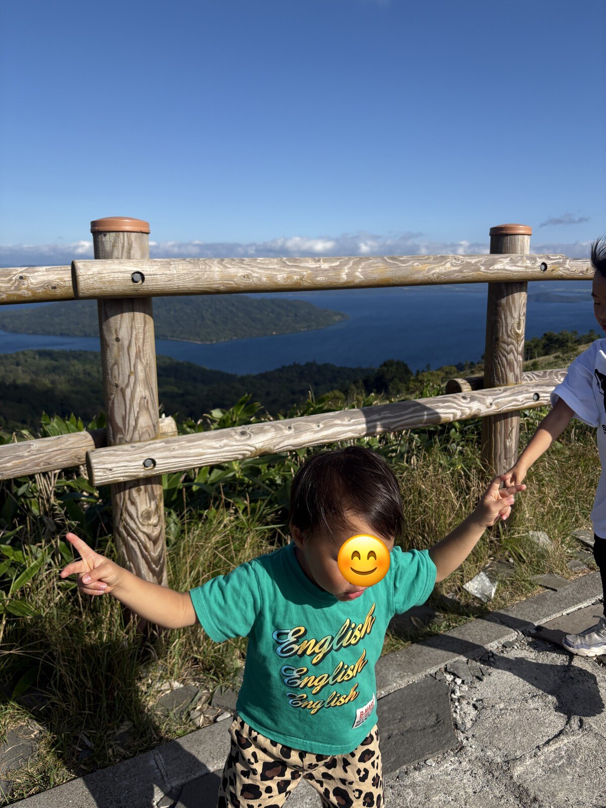 晴れた美幌峠で大はしゃぎ