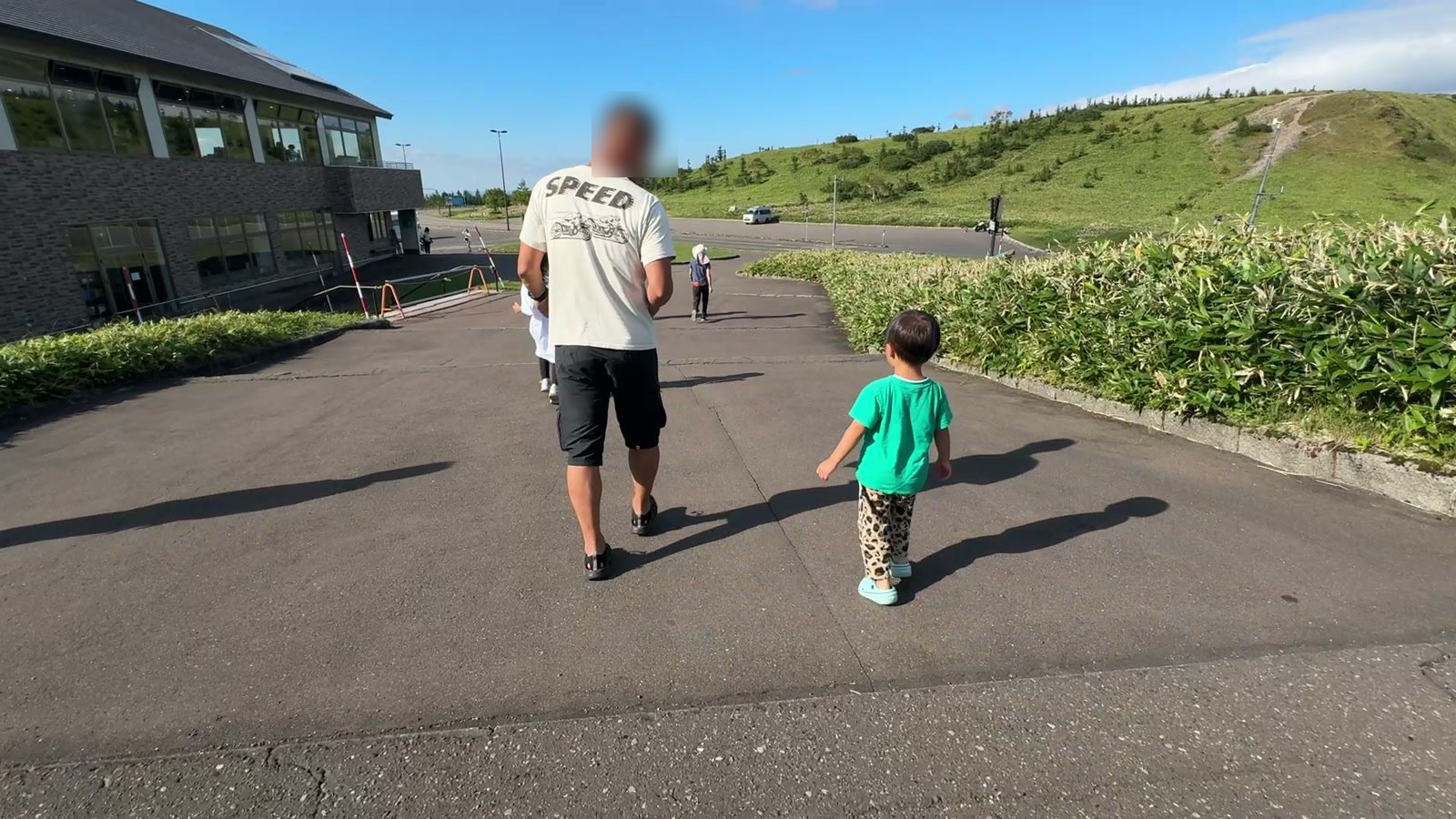 展望台から駐車場へ