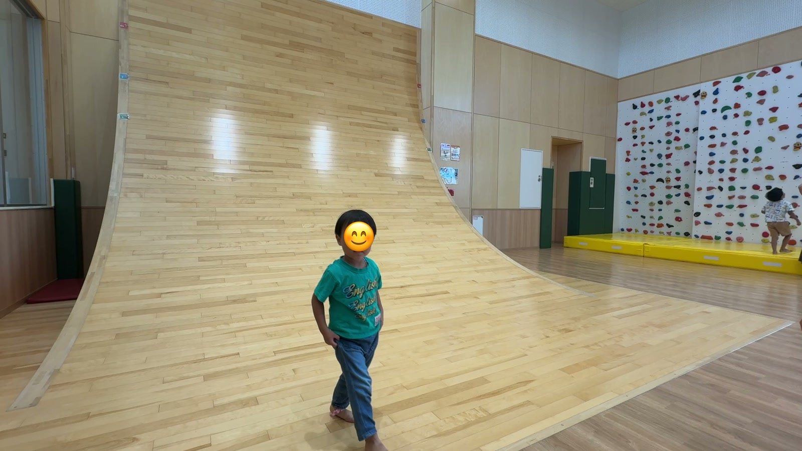 大きな木のスロープ