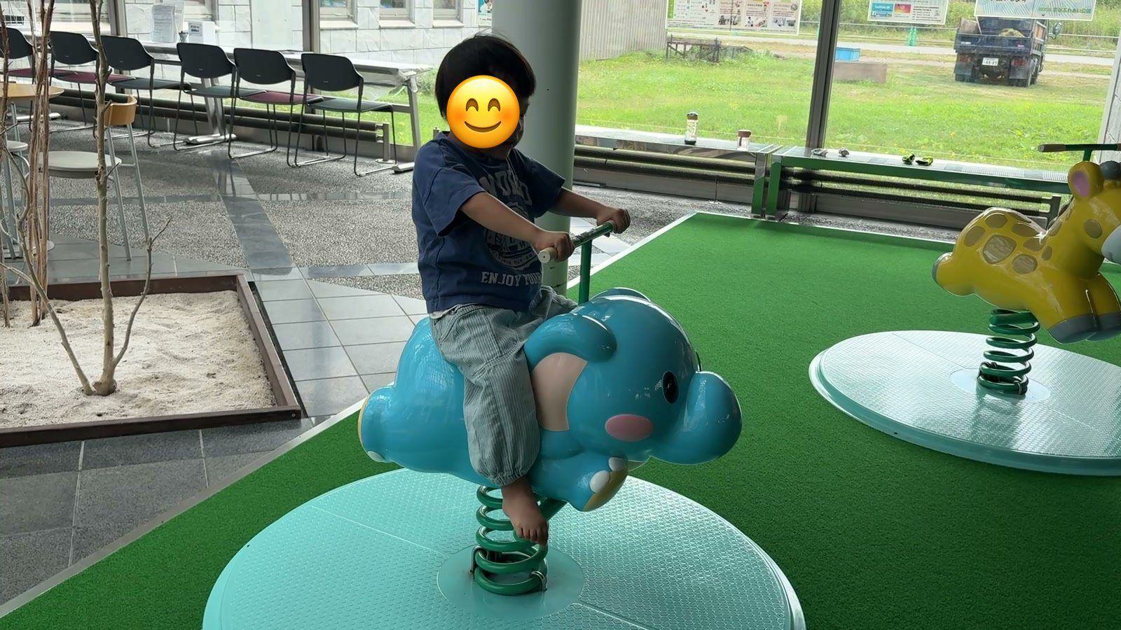 乗りものの遊具