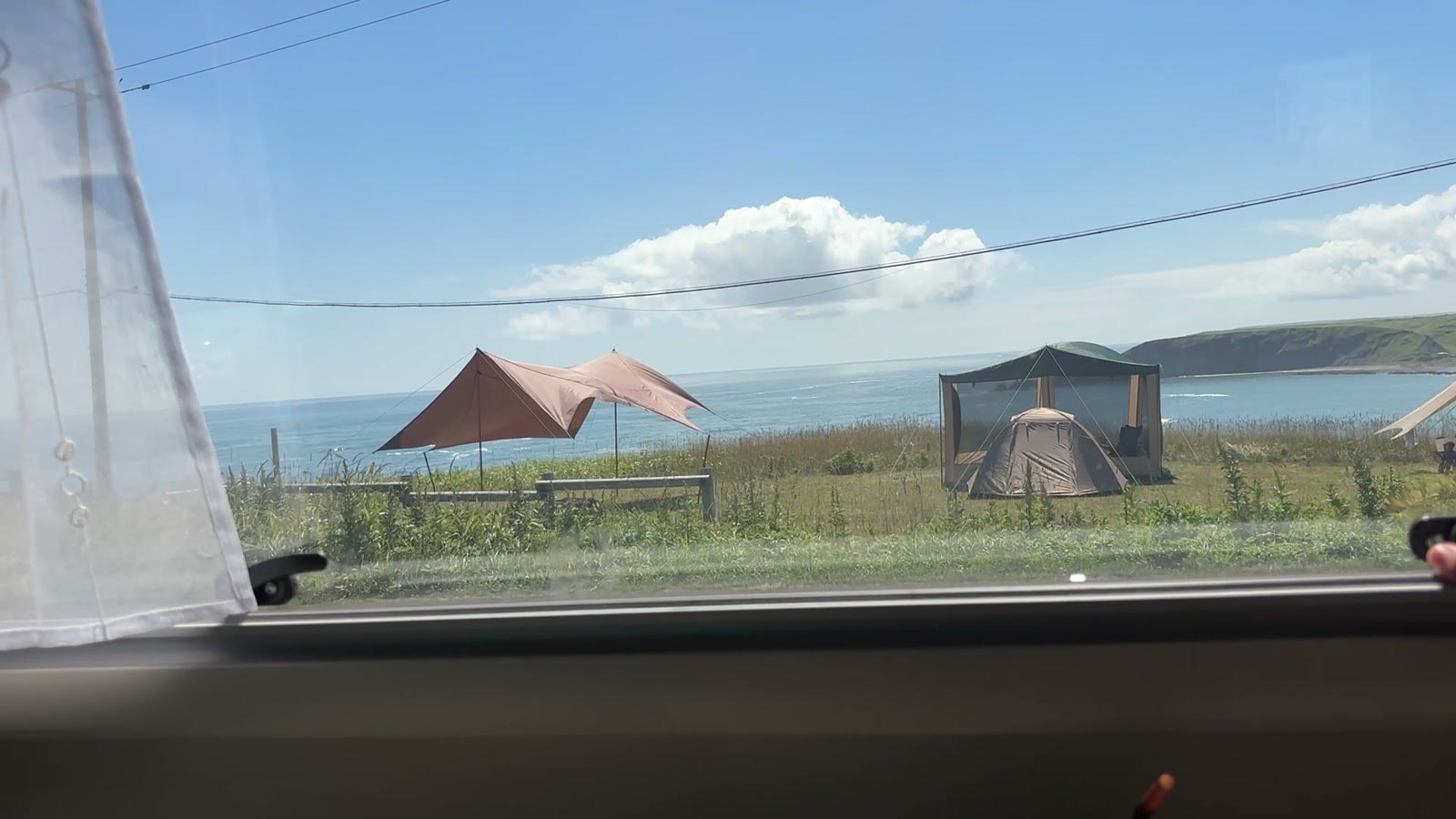 テントでいっぱいの霧多布岬キャンプ場