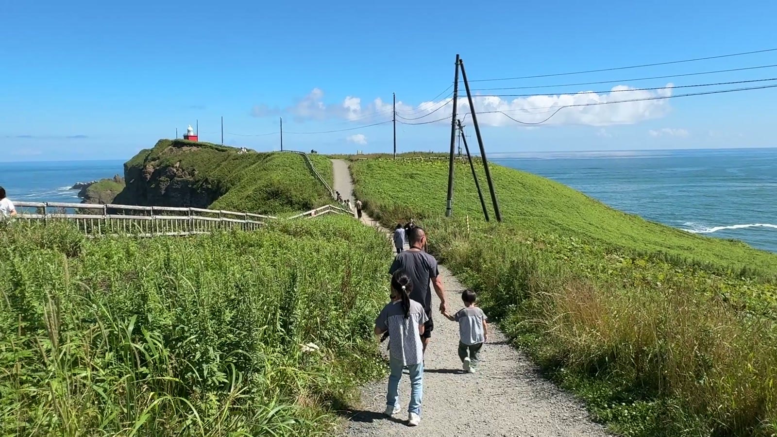 岬の先へ続く遊歩道