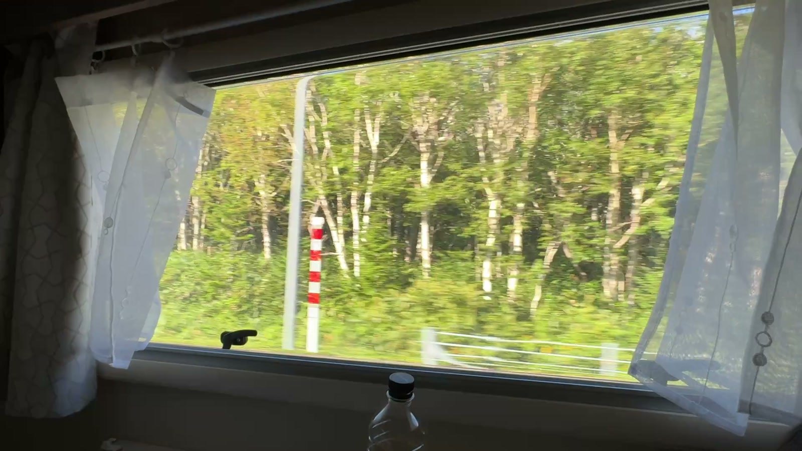 峠を下りたら急に青空