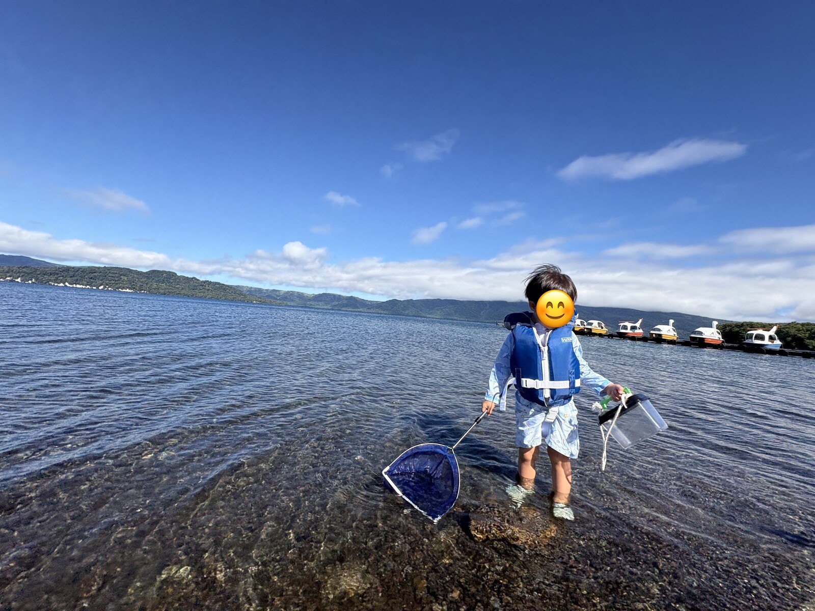 網を持って魚とり