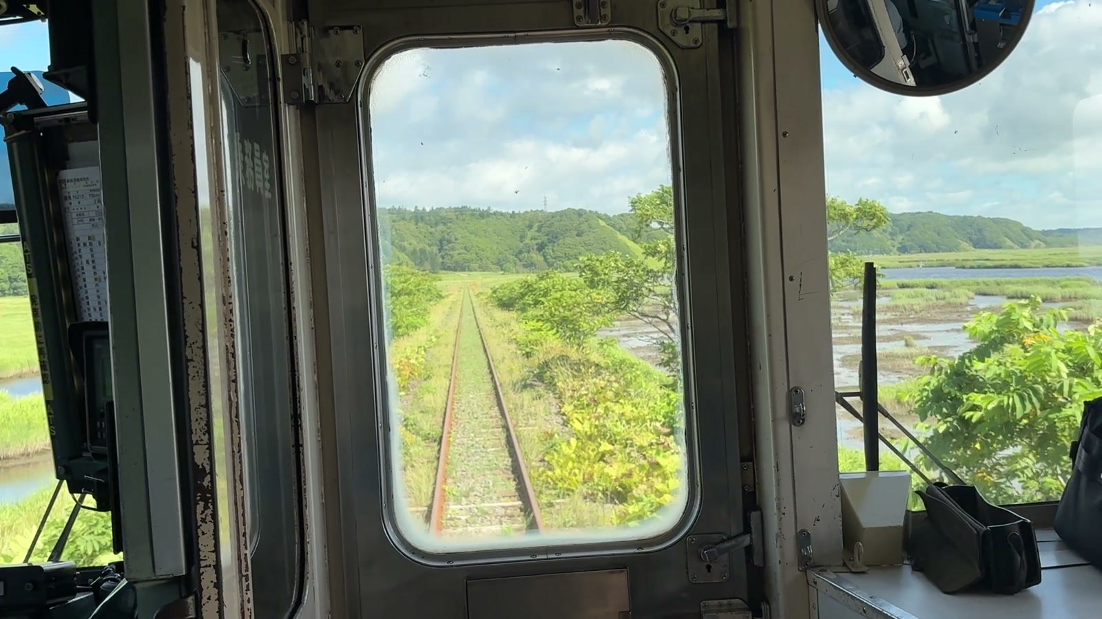 運転席越しの線路