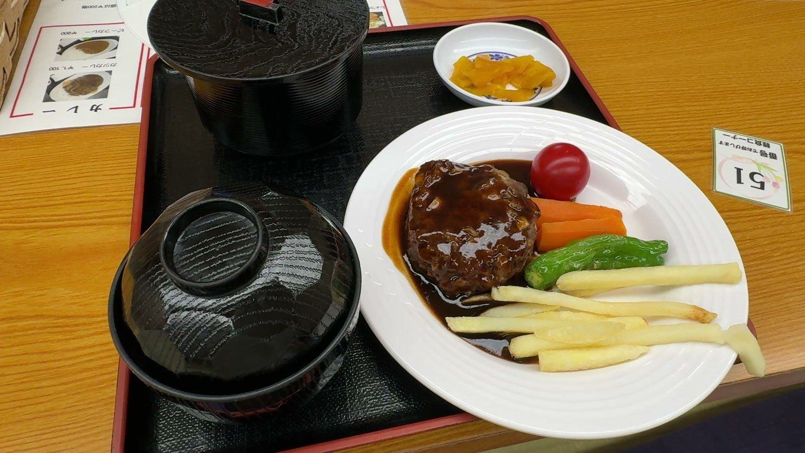 ママのサロベツ牛のハンバーグ