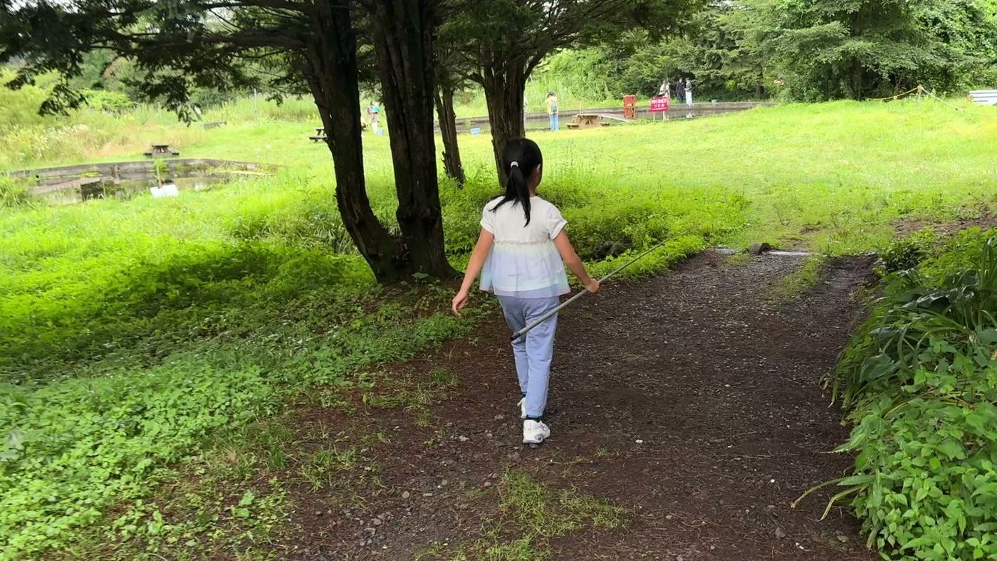 釣り堀へ向かう小道